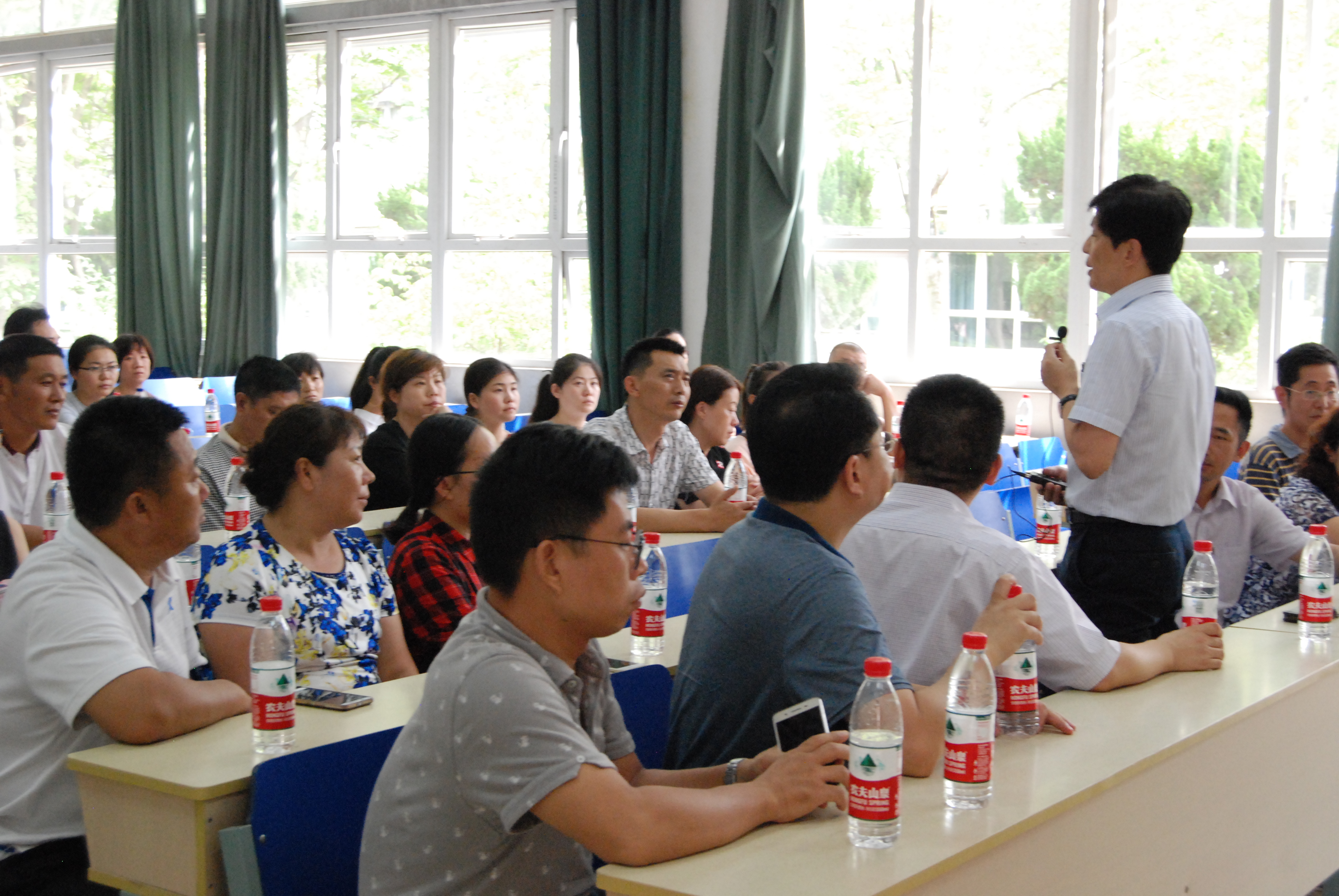 437必赢会员中心2016级新生家长见面会成功举行
